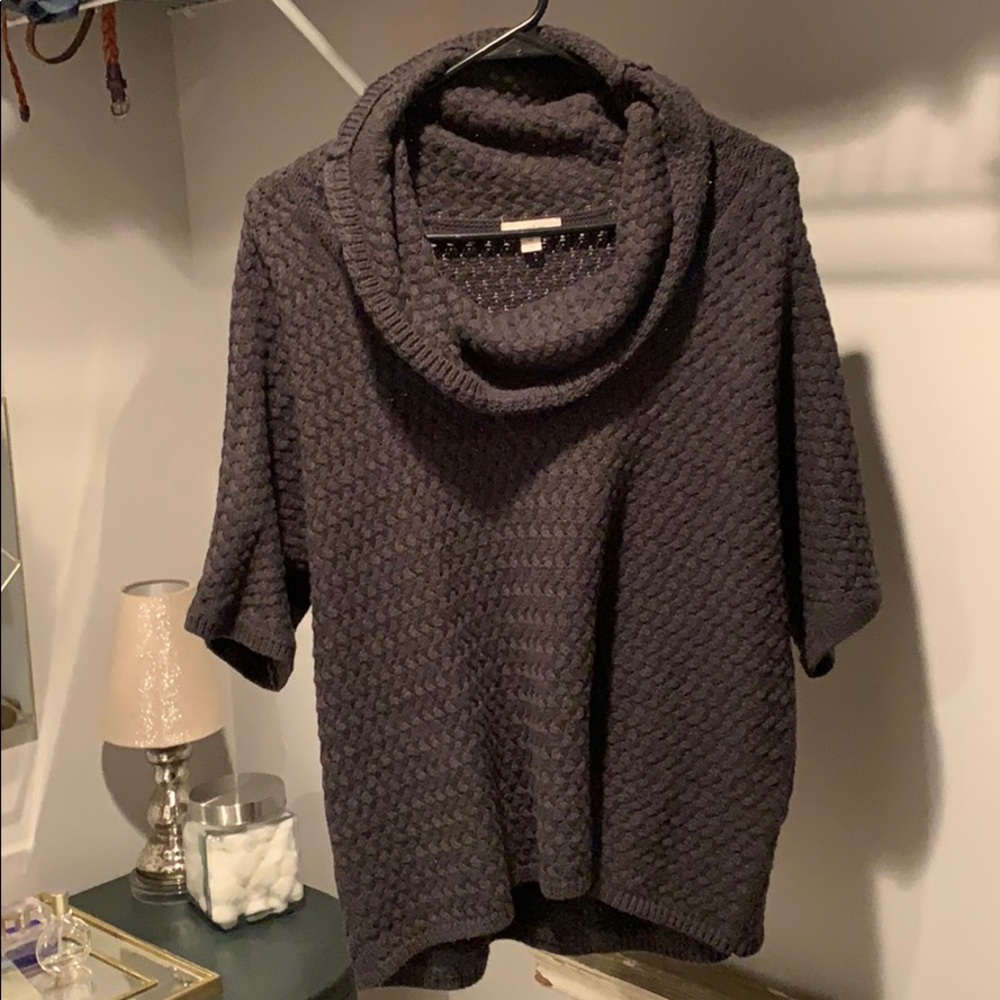 Short sleeved sweater